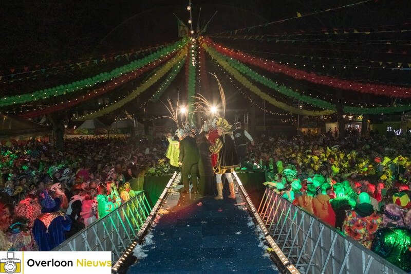 overloons-elfde-van-de-elfde-pleinfeest-groeit-uit-tot-de-carnavalsopener-in-brabant-11-11-2024-224-standard.jpg