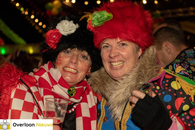 overloons-elfde-van-de-elfde-pleinfeest-groeit-uit-tot-de-carnavalsopener-in-brabant-11-11-2024-237-standard.jpg