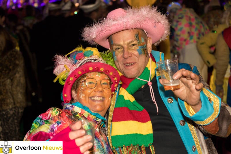 overloons-elfde-van-de-elfde-pleinfeest-groeit-uit-tot-de-carnavalsopener-in-brabant-11-11-2024-264-standard.jpg