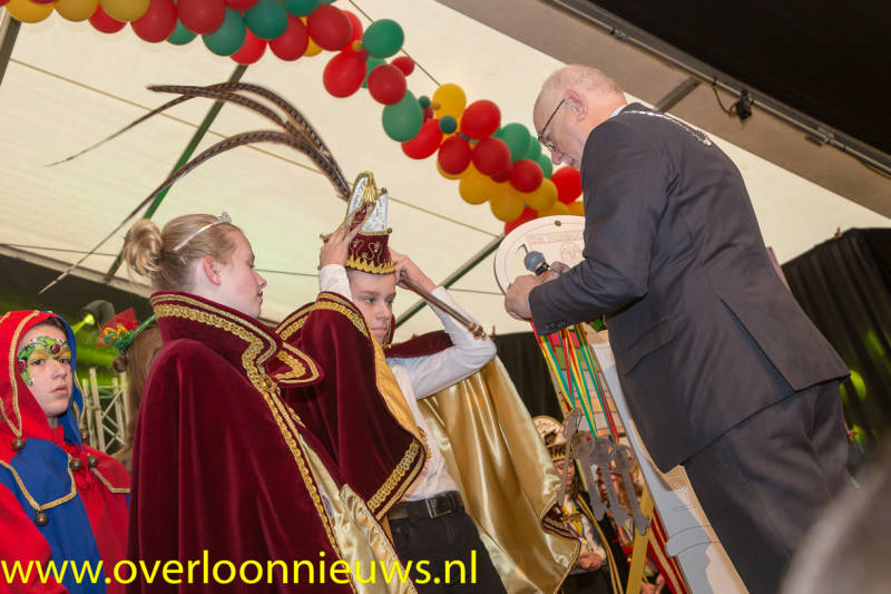 sleuteloverdrachtJeugdcarnavalDeHuibuuke19-01-2020--17.jpg