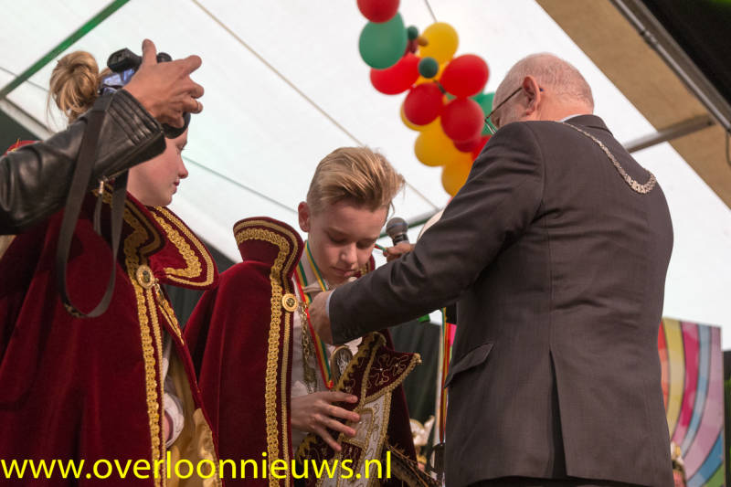 sleuteloverdrachtJeugdcarnavalDeHuibuuke19-01-2020--18.jpg