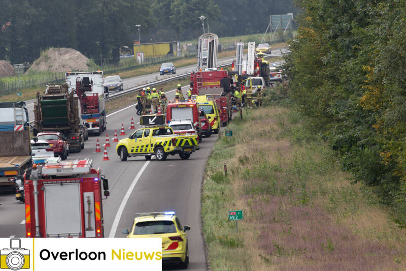 traumahelikopterlandtopdesnelwegnaongelukmetvrachtwagen22-08-2022--13.jpg
