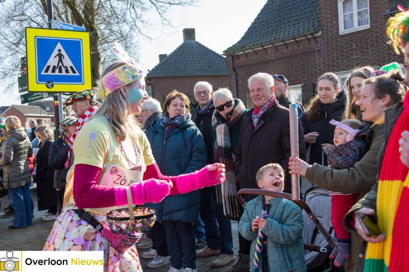 vrolijke-carnavalsoptocht-brengt-kleur-en-vreugde-02-03-2025-040-standard.jpg