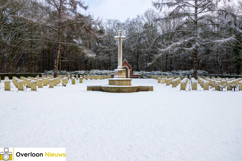 winterse-sneeuw-bedekt-war-cemetery-02-01-2026-02-standard.jpg