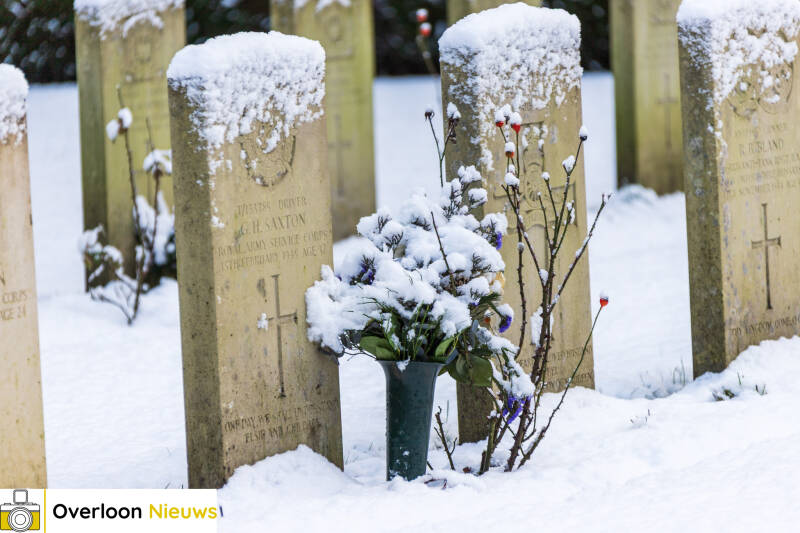 winterse-sneeuw-bedekt-war-cemetery-02-01-2026-11-standard.jpg