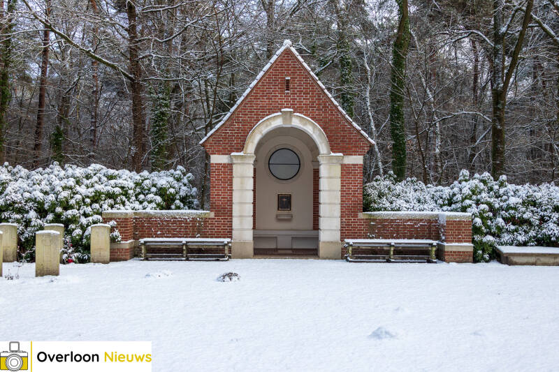 winterse-sneeuw-bedekt-war-cemetery-02-01-2026-13-standard.jpg