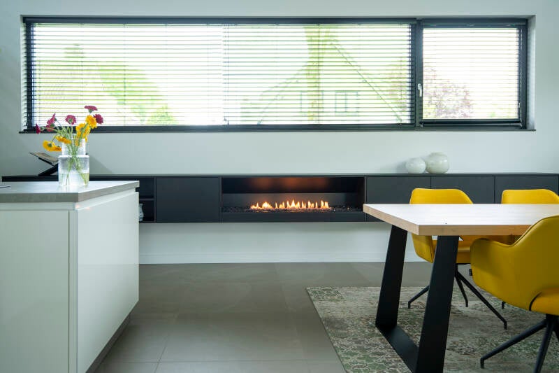 Foto van een hangende kast gemaakt door RJ interieur uit Deurne. Deze foto is gemaakt door Johan Bouwmans