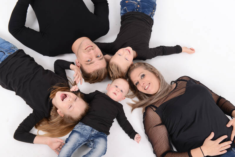 Fotograaf Deurne Johan Bouwmans Fotografie betaalbaar en vooral leuk. Gezinsfotografie, kinderfotograaf, gezinsfotograaf, Deurne, familiefotograaf, fotograaf voor gezin, gezinsportretten. Fotostudio Deurne, fotograaf Deurne, betaalbaar, kinderportret