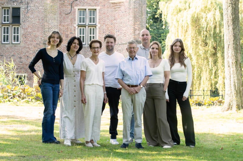 Familiefotoshoot in de kasteeltuin in Deurne door Johan Bouwmans Fotografie