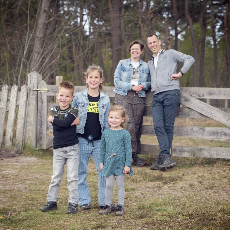 Fotograaf Deurne Johan Bouwmans Fotografie betaalbaar en vooral leuk. Gezinsfotografie, kinderfotograaf, gezinsfotograaf, Deurne, familiefotograaf, fotograaf voor gezin, gezinsportretten. Fotostudio Deurne, fotograaf Deurne, betaalbaar, kinderportret