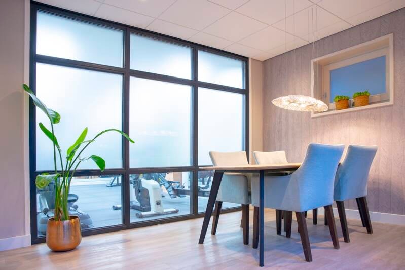 Het interieur van een wachtkamer bij Fysiotherapie Jansen uit Deurne