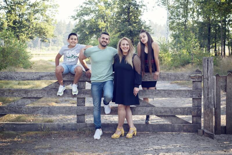 Fotograaf Deurne Johan Bouwmans Fotografie betaalbaar en vooral leuk. Gezinsfotografie, kinderfotograaf, gezinsfotograaf, Deurne, familiefotograaf, fotograaf voor gezin, gezinsportretten. Fotostudio Deurne, fotograaf Deurne, betaalbaar, kinderportret