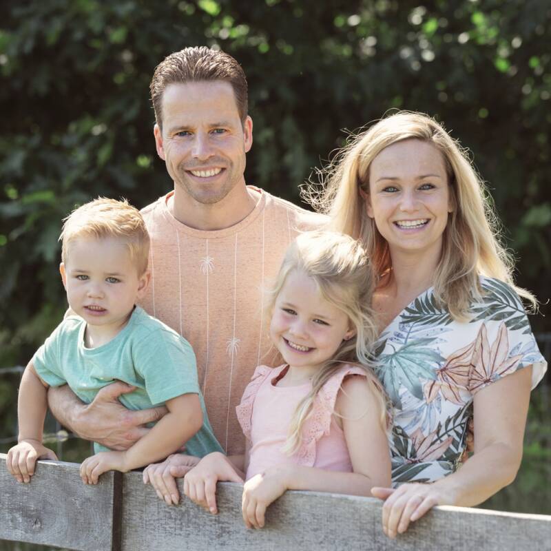 Fotograaf Deurne Johan Bouwmans Fotografie betaalbaar en vooral leuk. Gezinsfotografie, kinderfotograaf, gezinsfotograaf, Deurne, familiefotograaf, fotograaf voor gezin, gezinsportretten. Fotostudio Deurne, fotograaf Deurne, betaalbaar, kinderportret