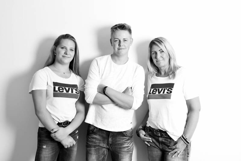 Fotograaf Deurne Johan Bouwmans Fotografie betaalbaar en vooral leuk. Gezinsfotografie, kinderfotograaf, gezinsfotograaf, Deurne, familiefotograaf, fotograaf voor gezin, gezinsportretten. Fotostudio Deurne, fotograaf Deurne, betaalbaar, kinderportret