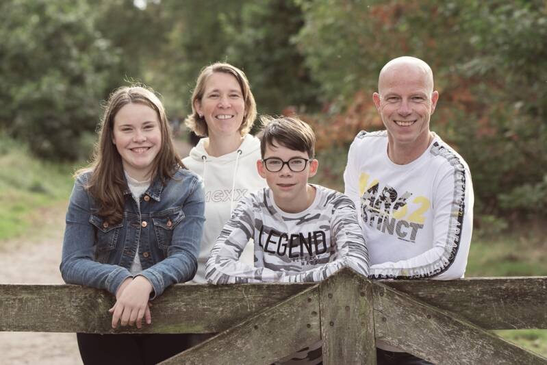 Fotograaf Deurne Johan Bouwmans Fotografie betaalbaar en vooral leuk. Gezinsfotografie, kinderfotograaf, gezinsfotograaf, Deurne, familiefotograaf, fotograaf voor gezin, gezinsportretten. Fotostudio Deurne, fotograaf Deurne, betaalbaar, kinderportret