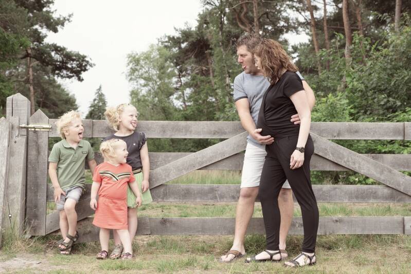 Fotograaf Deurne Johan Bouwmans Fotografie betaalbaar en vooral leuk. Gezinsfotografie, kinderfotograaf, gezinsfotograaf, Deurne, familiefotograaf, fotograaf voor gezin, gezinsportretten. Fotostudio Deurne, fotograaf Deurne, betaalbaar, kinderportret