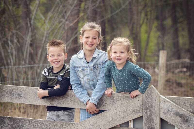 Kinderfotograaf Johan Bouwmans Fotografie, fotograaf in Deurne en omstreken. Minishoots.nl by Johan Bouwmans Fotografie is gespecialiseerd in MiniShoots. Ideaal voor kinderfotografie en gezinsfotografie. Een MiniShoot van 30 minuten is vaak voldoende om e