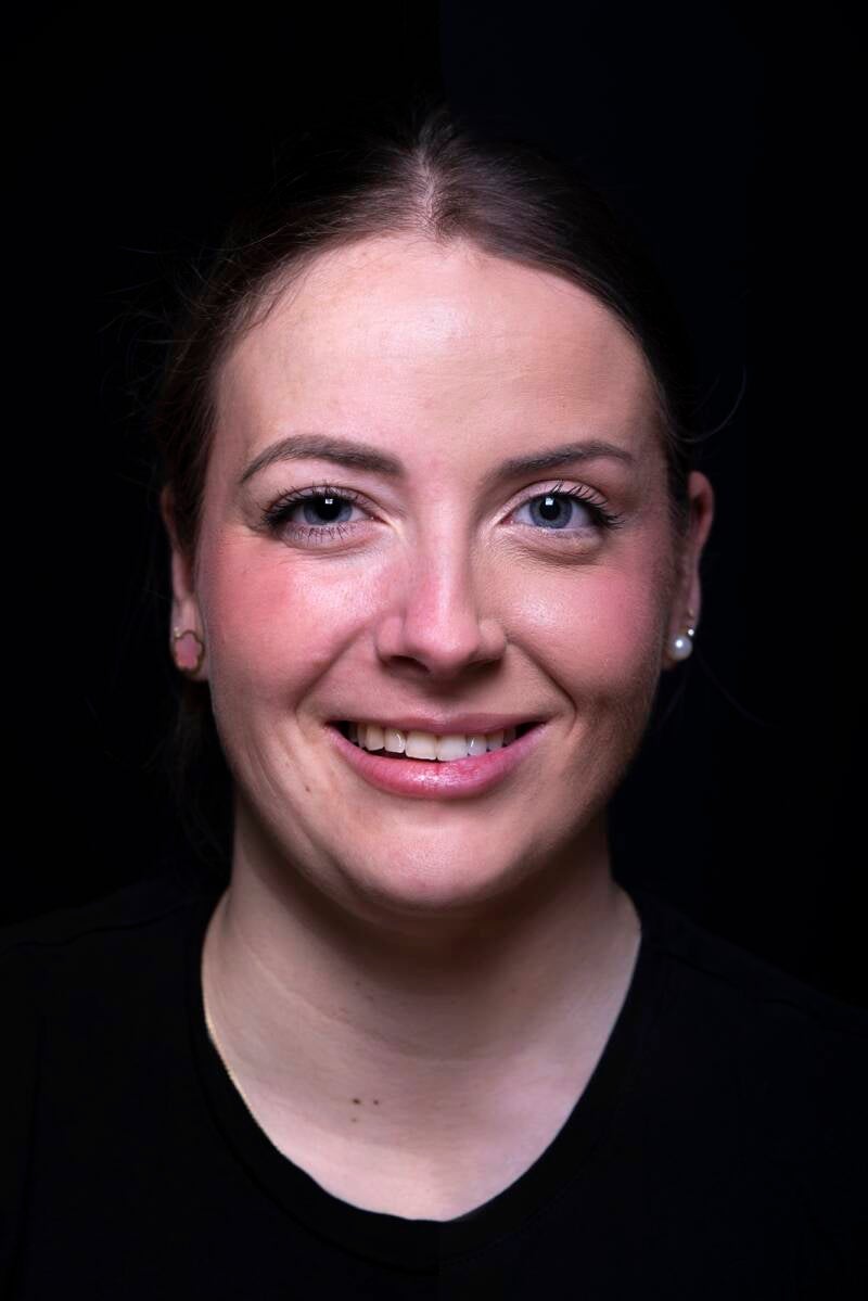 Een split portretfoto, 2 in 1 portet of duoportret in kleur gemaakt in de fotostudio van Johan Bouwmans Fotografie uit Deurne Noord Brabant