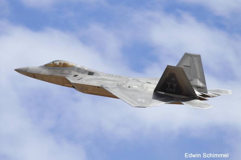 2F22.jpg