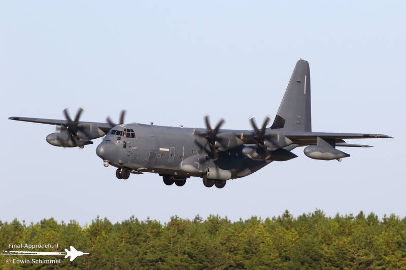 34-standard-rmw9hv.jpg
