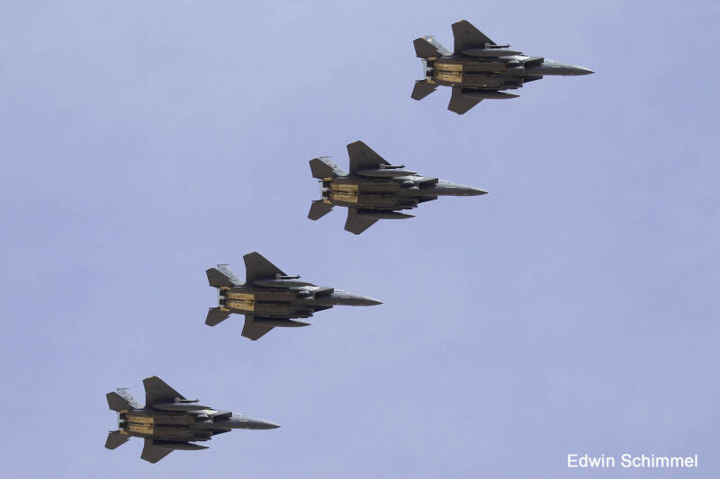 4F15E.jpg