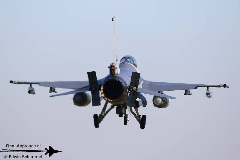 f-16am-01.jpg