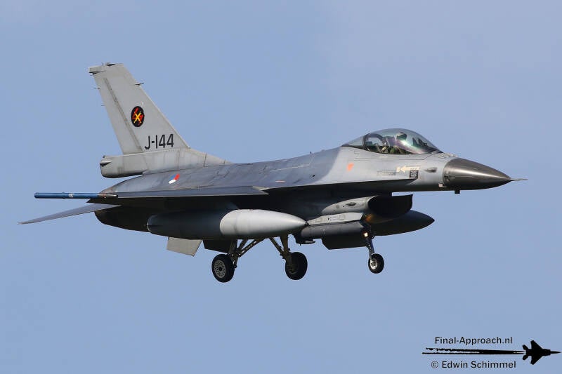 f-16am-02.jpg