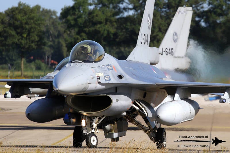 f-16am-07.jpg