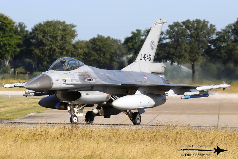 f-16am-08.jpg