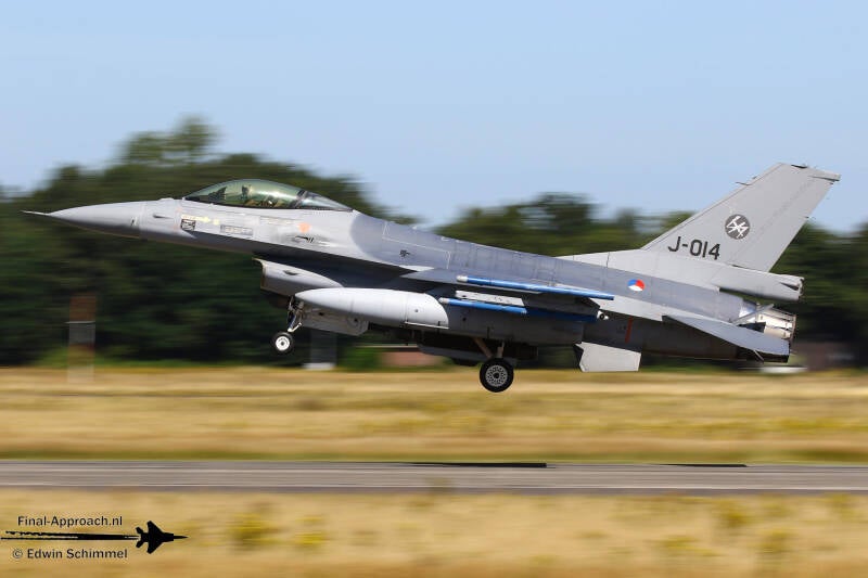 f-16am-11.jpg