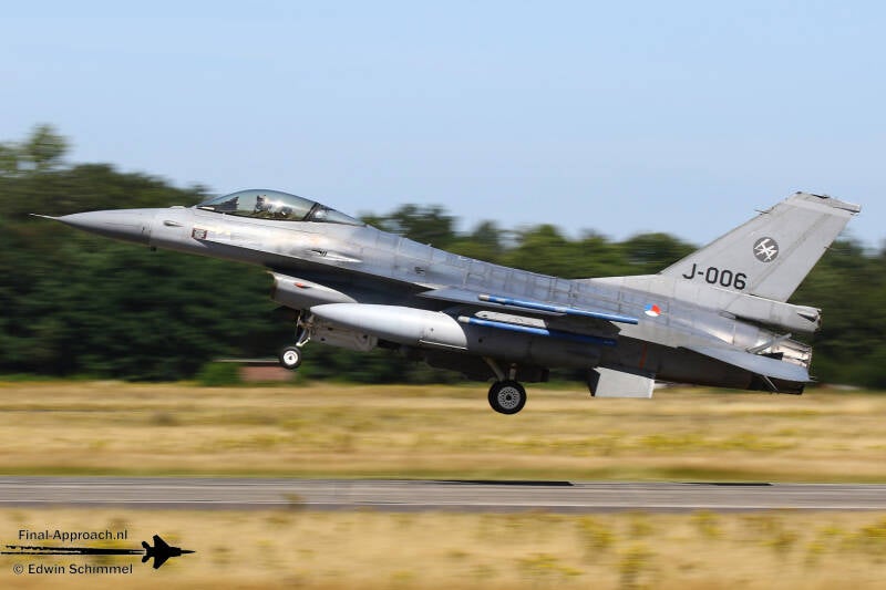 f-16am-12.jpg