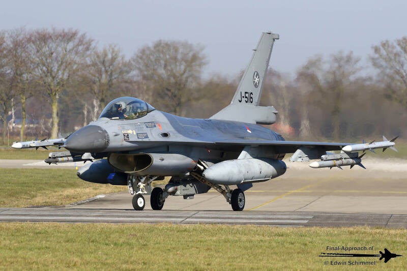 f-16am-15.jpg