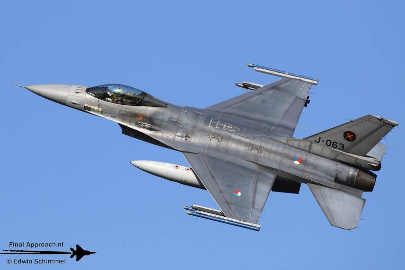 f-16am-24.jpg
