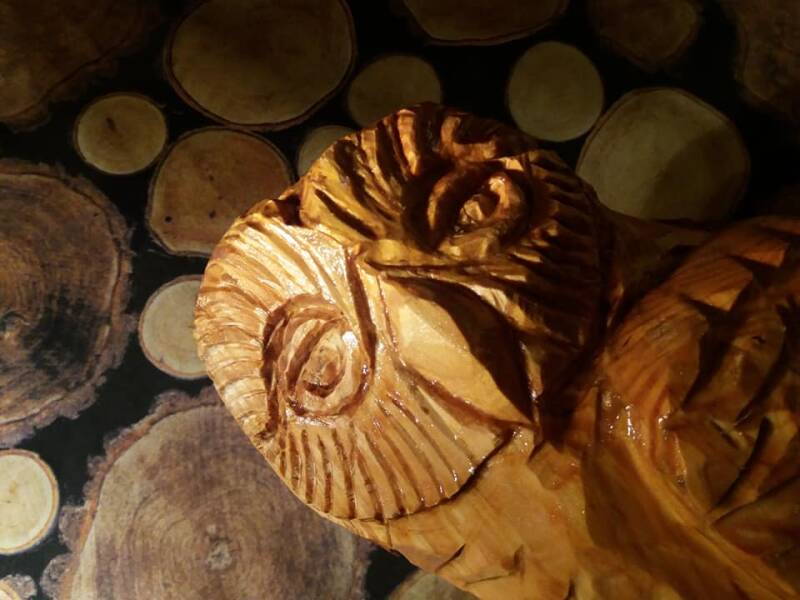 owl, chainsaw carving. detail photo