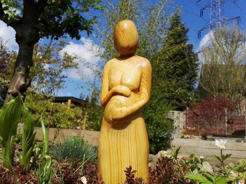 female pregnant sculpture