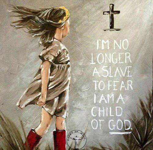 Afbeelding meisje en kruis op achtergrond