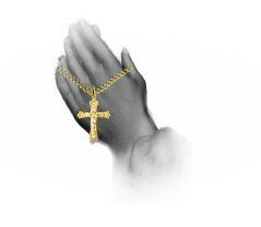 Hand met kruisje aan ketting