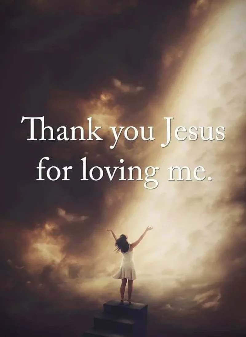 vrouw amet armen naaar de Hemel gericht Dankt Jezus