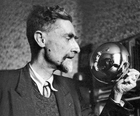 Escher glazen bol zelfportret 