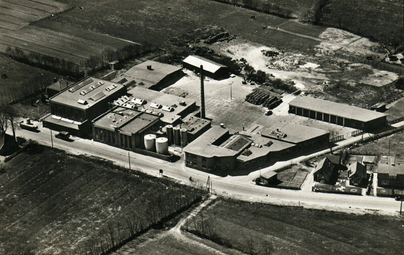 Luchtfoto N.T.F. in 1954