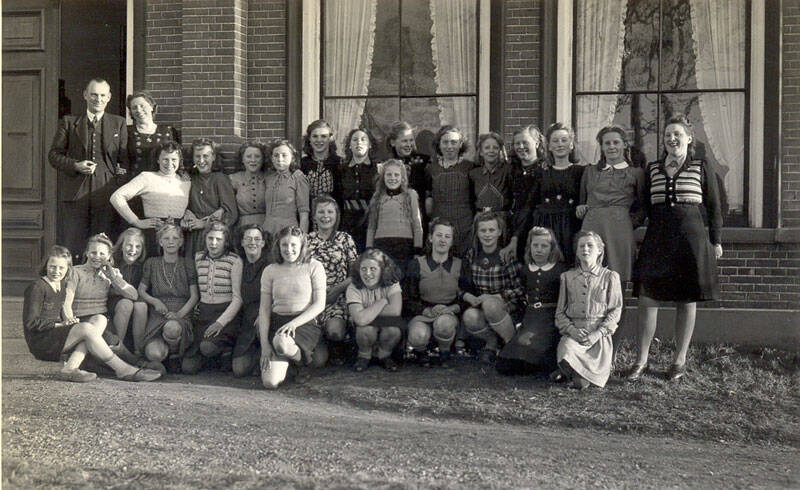 Kleine meisjesvereniging Sumar