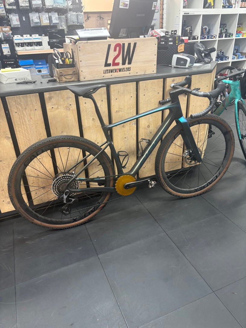 Giant Revolt SL custom build met SRAM Red AXS bij Leeuwen2Wielers