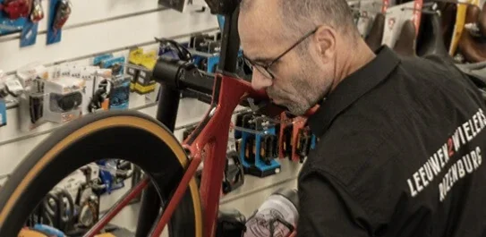 Experts delen hun kennis over fietsafstelling.