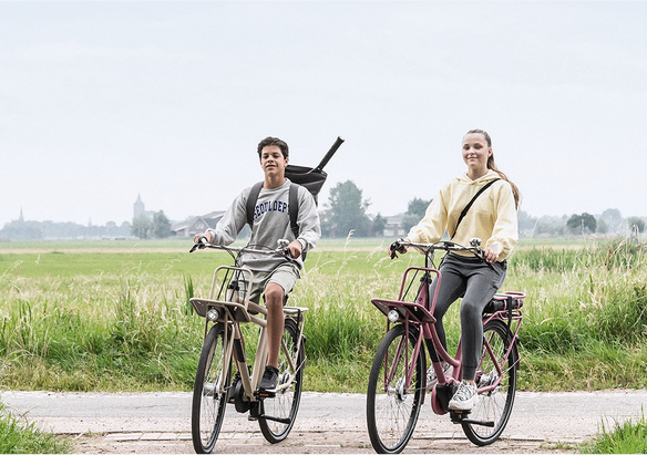 Batavus en Sparta stadsfietsen in de showroom van Leeuwen2Wielers.
