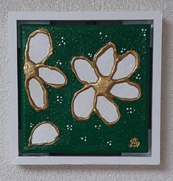 015 Flowers In The Grass 15x15cm