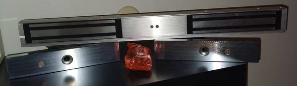 75.035 Dobbel magnetlås