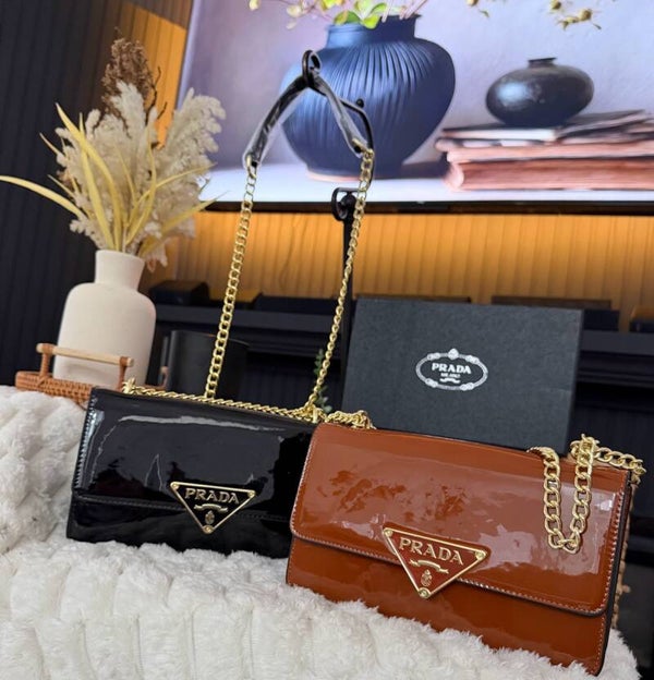 PATENT CROSSBODY