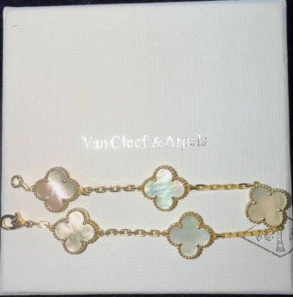 MOTHER OF PEARL CLOVER BRACELE