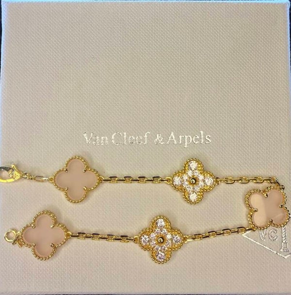 BLUSH & CRYSTAL CLOVER BRACELET