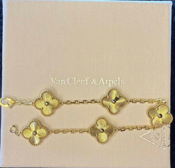 GOLD CLOVER BRACELET